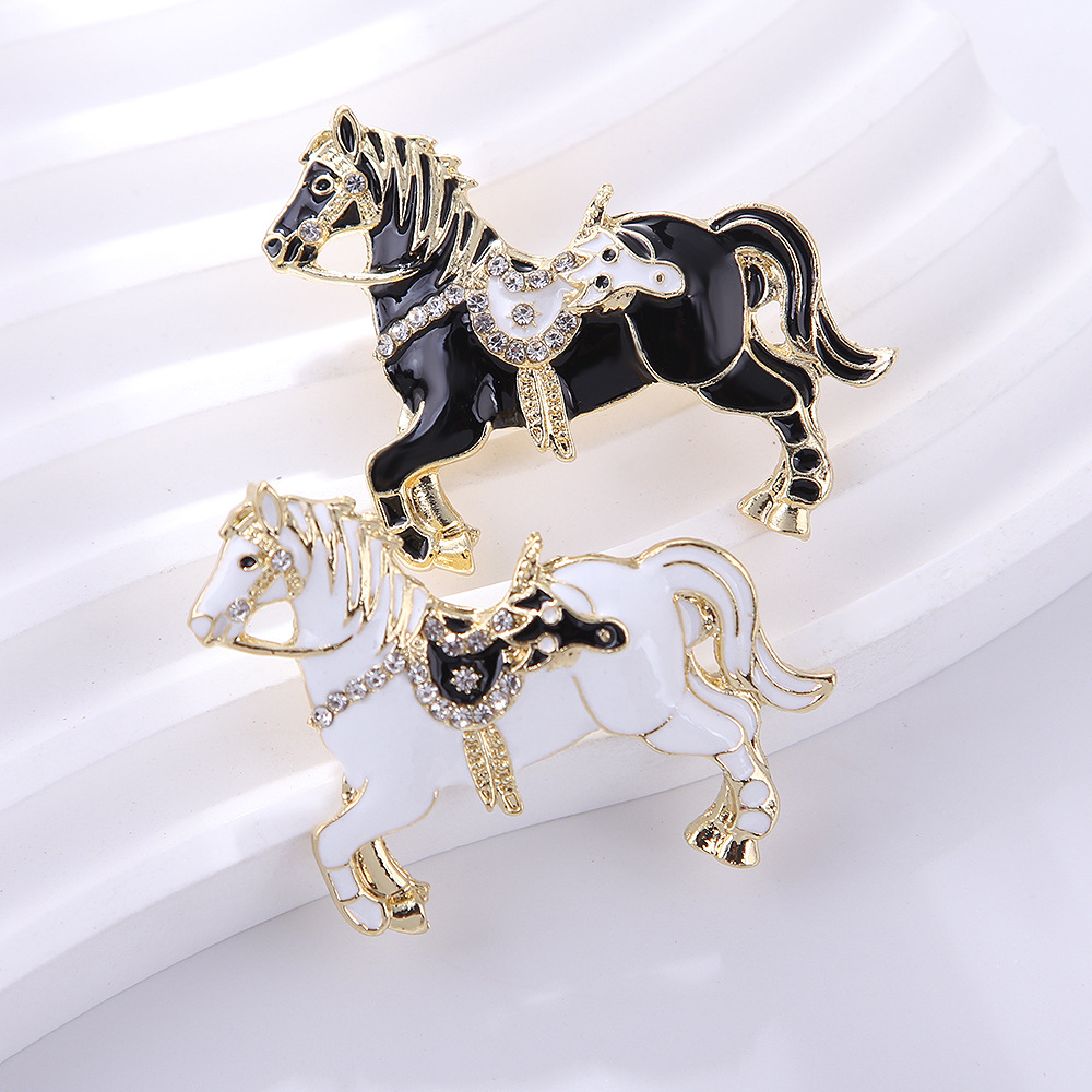 New European and American Personalized Enamel Rhinestone Oil Dripping Twelve Zodiac Horse Brooch Exquisite Suit Coat Corsage Jewelry Pin