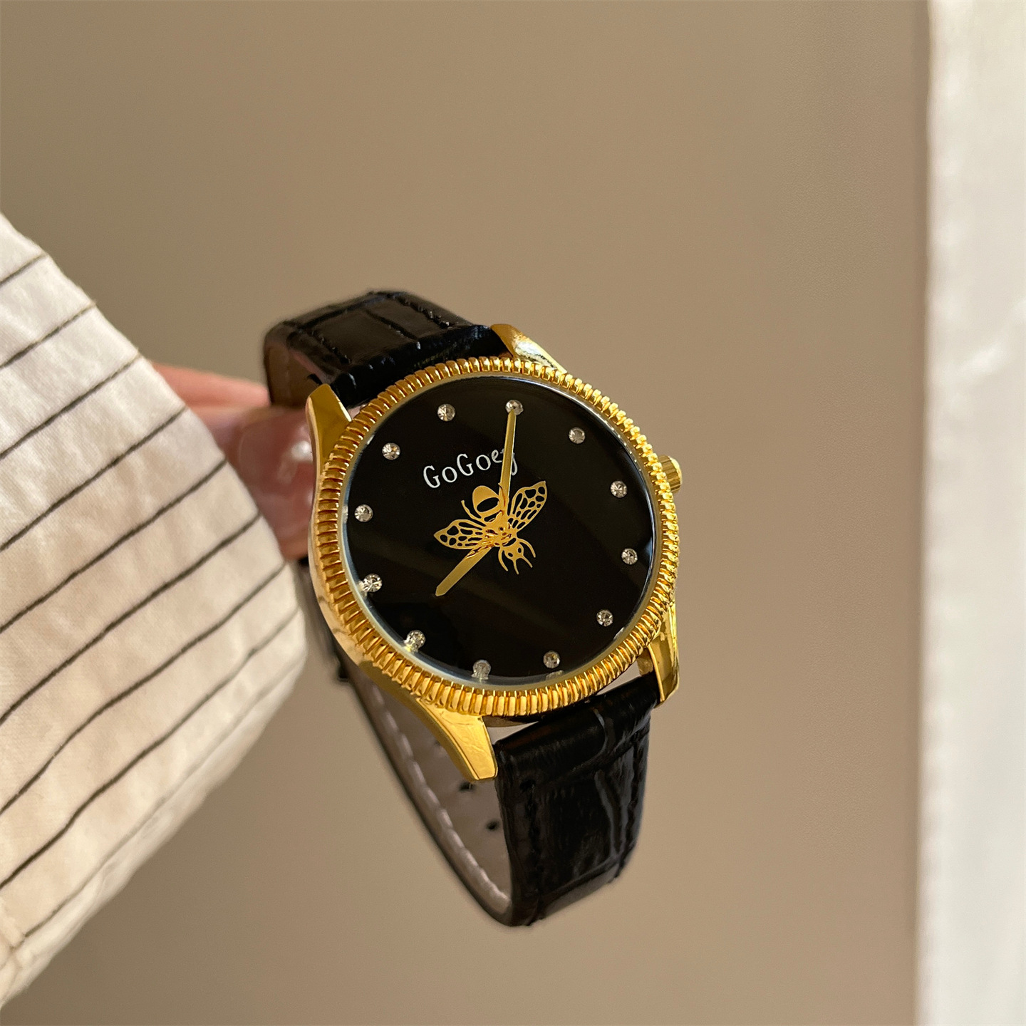 Vintage European Style High-End Retro Couple Watches with Bee Hands, Niche Leather Strap Wristwatches for Women, Cross-Border Bestseller