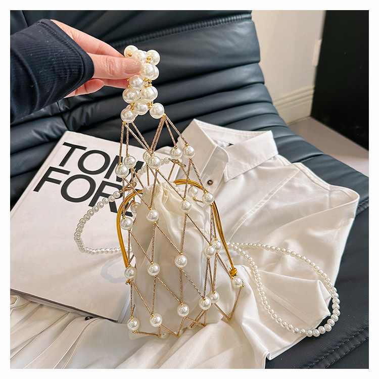 Women's Small Plastic Solid Color Vacation Beach Pearls Hollow String Beach Bag display picture 3