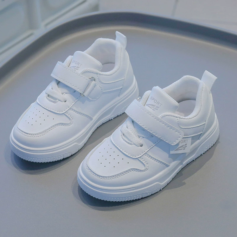 Детские белые кроссовки 2025 года, новая модель весна-осень, спортивная обувь для мальчиков и девочек, дышащие повседневные кеды, мягкая подошва, обувь для малышей, одиночная парочка