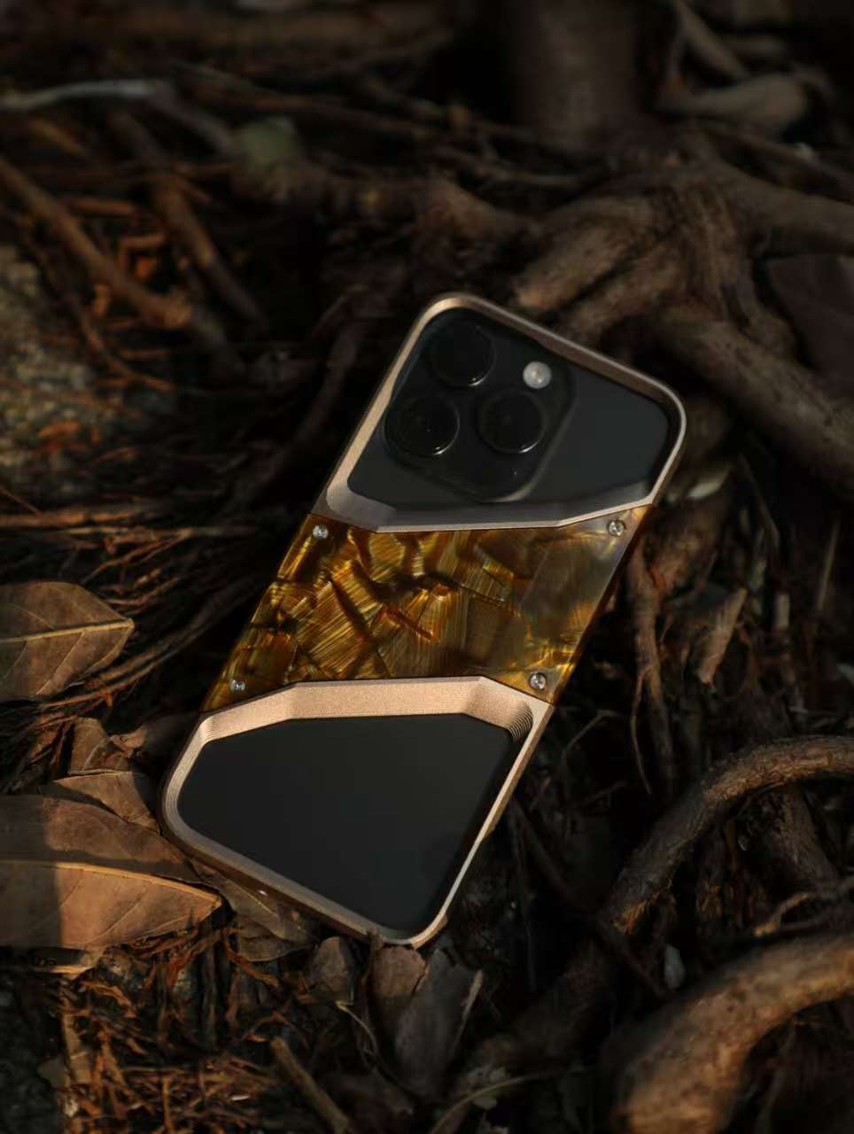 Ốp lưng iPhone 16 Pro Max hợp kim nhôm chống rơi, viền dày bảo vệ toàn diện — Hợp kim nhôm M12 + miếng cao su thân thiện với môi trường [vàng] chi tiết 8