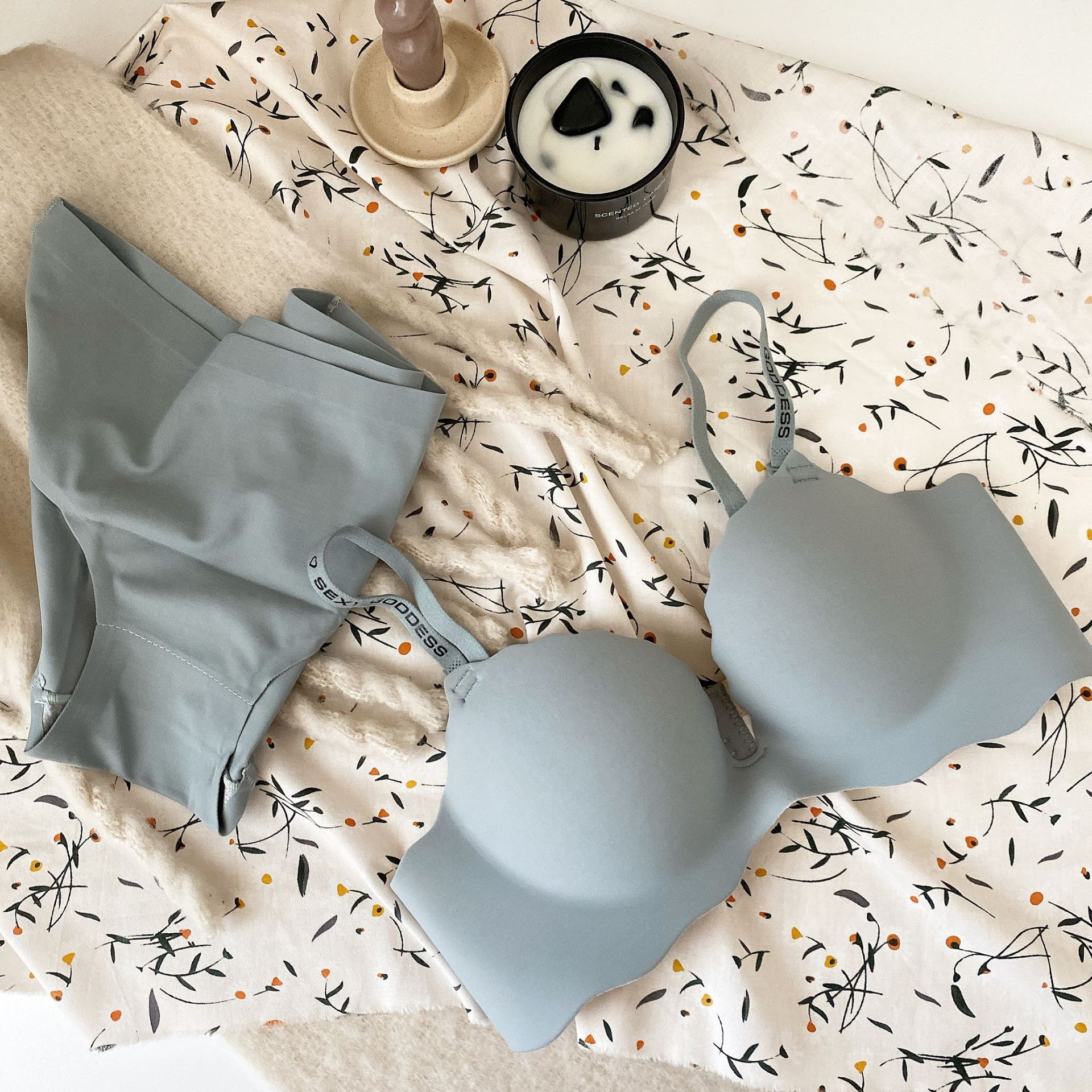 Una pieza de ropa interior de pecho delgado de niña sin costuras reunida, sin anillo de acero, cómodo, anti-flacidez, sujetador de pecho