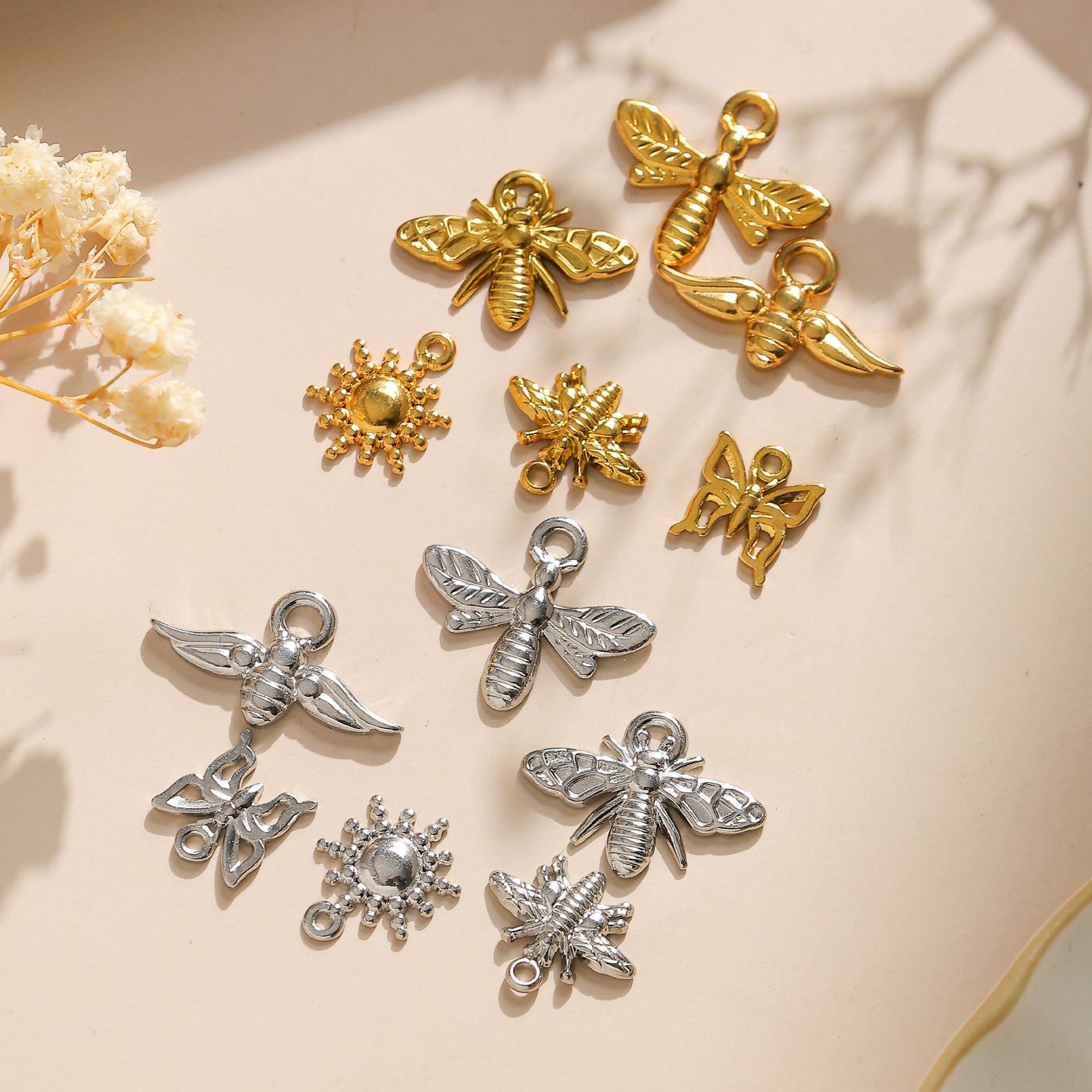 1 Piece Quantity 304 Stainless Steel Material Sun, Dragonfly, Butterfly Pattern All Seasons Season 1 Piece 304 Stainless Steel Sun Dragonfly Butterfly Pendant