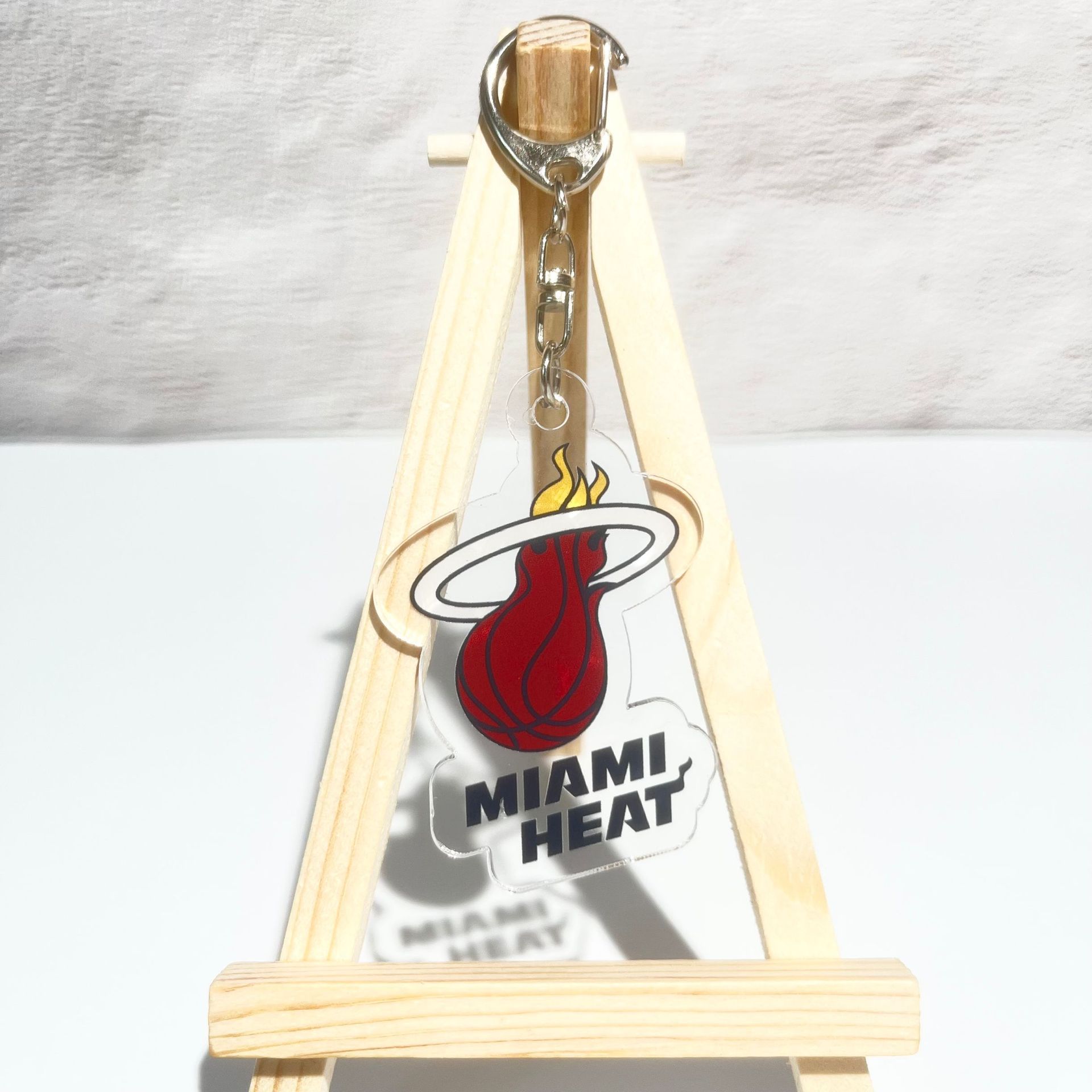 Colgar una guarnición Lakers Warriors net Clippers Cavaliers baloncesto llaveros mochila acrílico image 18