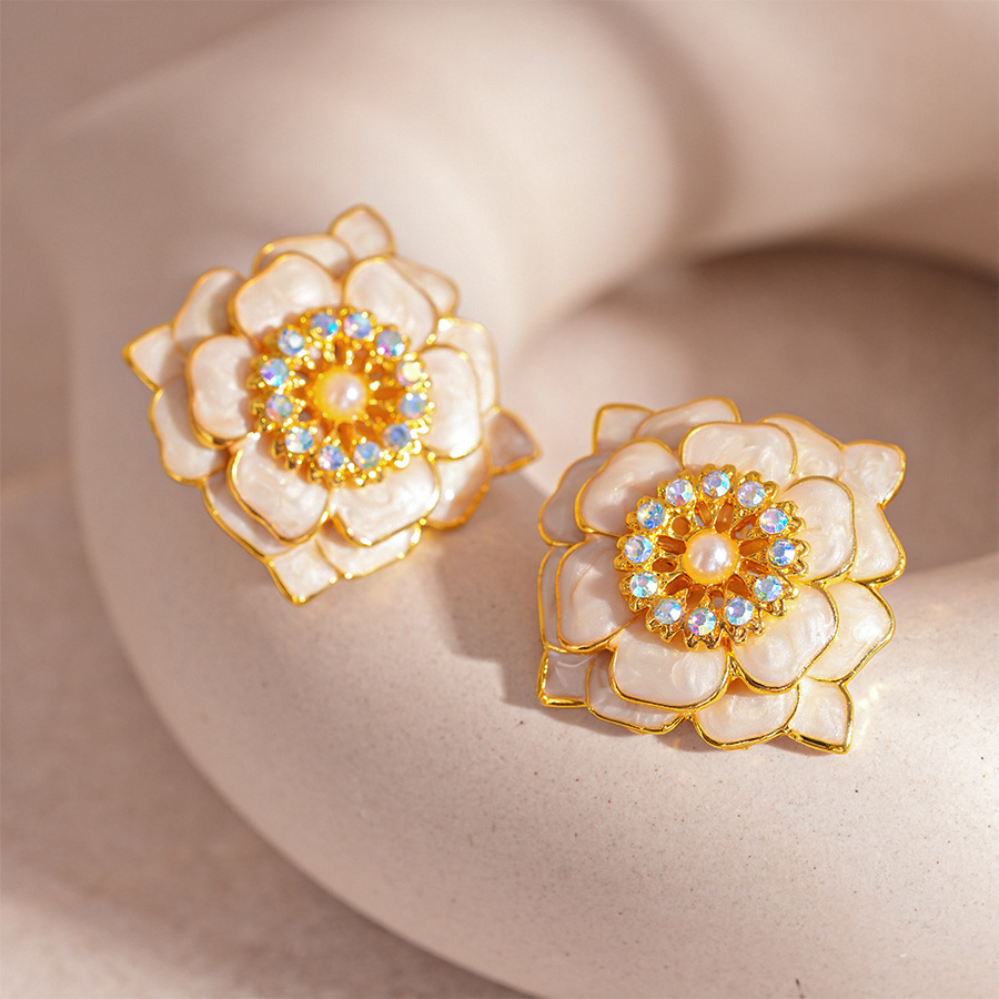 30g Weight 0.03µm Gold Plating Thickness Electroplating Gold Plating Process Alloy Ear Needle Material Copper Plated Plating Material Ear Studs Classification 1 Pair Quantity Holiday, Daily Occasion Alloy Material Flower Pattern Women's Gender Elegant, Retro Style Enamel Craft 1 Pair Elegant Retro Flower Enamel Alloy Drop Earrings Ear Studs 3