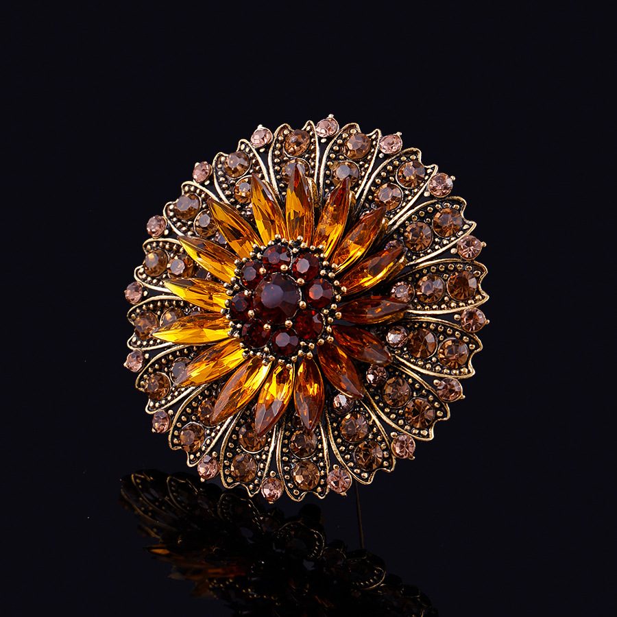 Retro Atmospheric Sunflower Brooch, High-End Women's Luxury Elegant, Diamond-Encrusted Corsage Design, Pin Clothing Accessories