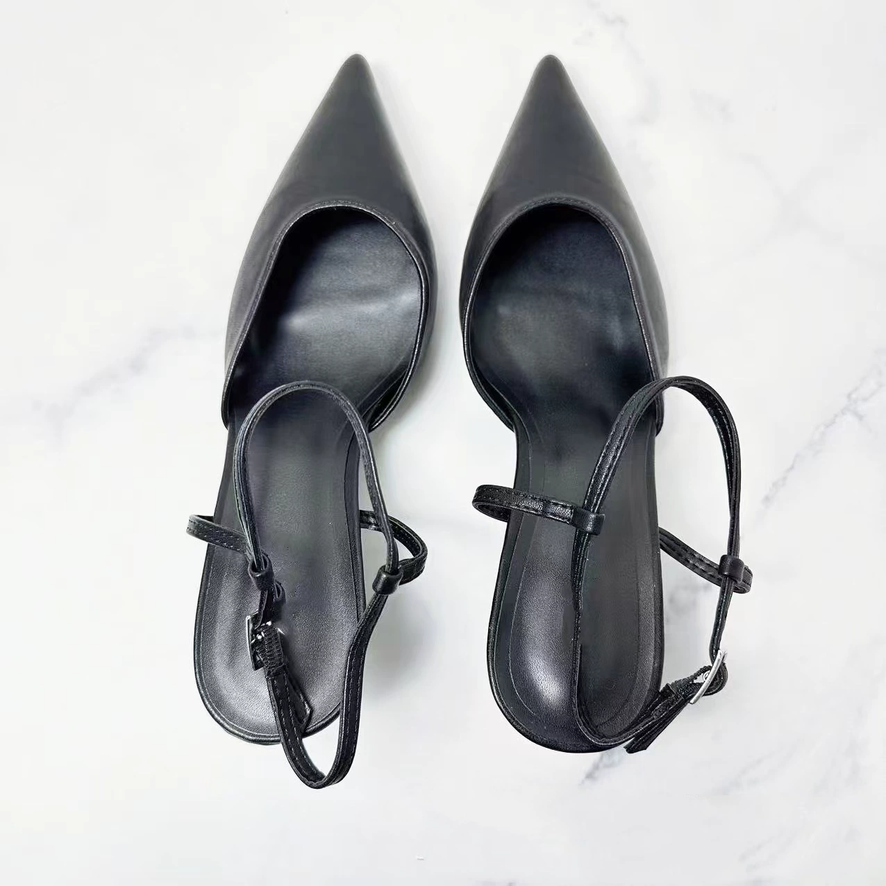Сандалии (Zara) женские низкие ремешковые, осенний стиль, низкая клиновидная каблук, чёрный или белый