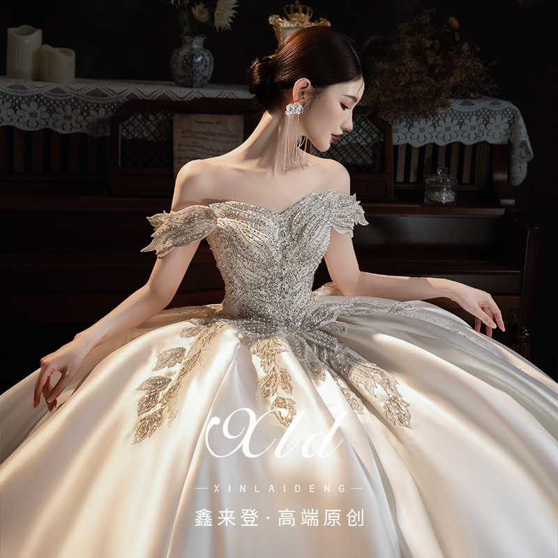 《恩典》一字肩缎面婚纱新娘2025新款重工奢华主纱高级质感大拖尾|undefined