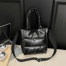 �羳��q�޷�����2025�¿�r�н���ˮͰ�����s���eŮʿ�μ�б���