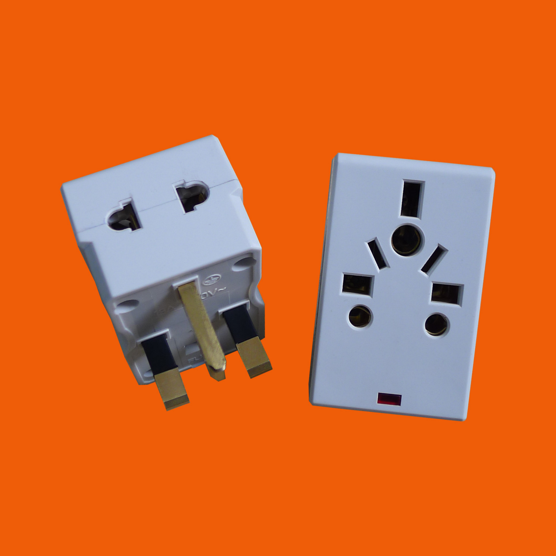 供应一转三英式转换插座　旅游转换器　多功能插座　(P7037)