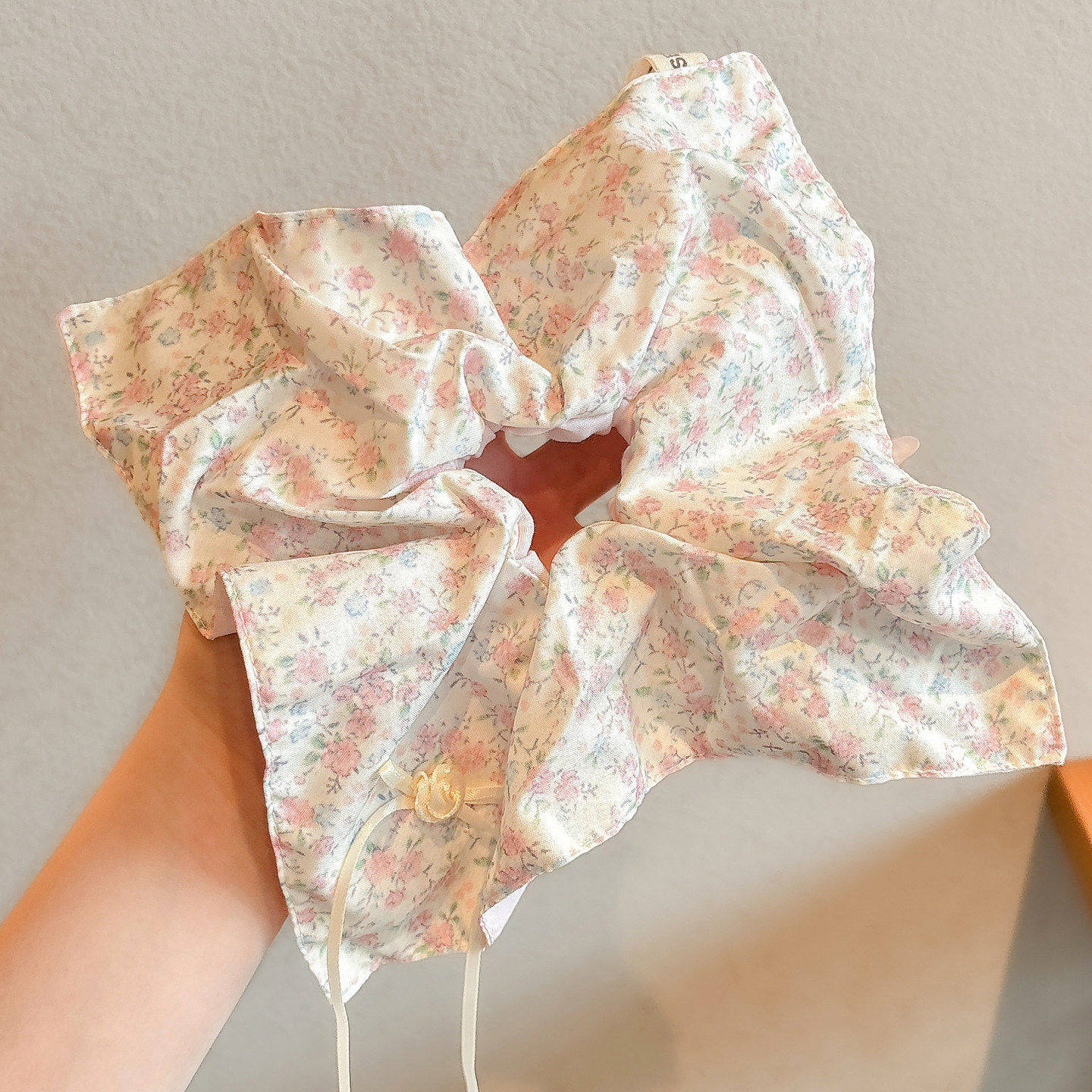 Nuevo scrunchie de encaje multicapa 2026 para mujer, lazo para el pelo de alta gama, accesorio suave para el cabello estilo coreano.
