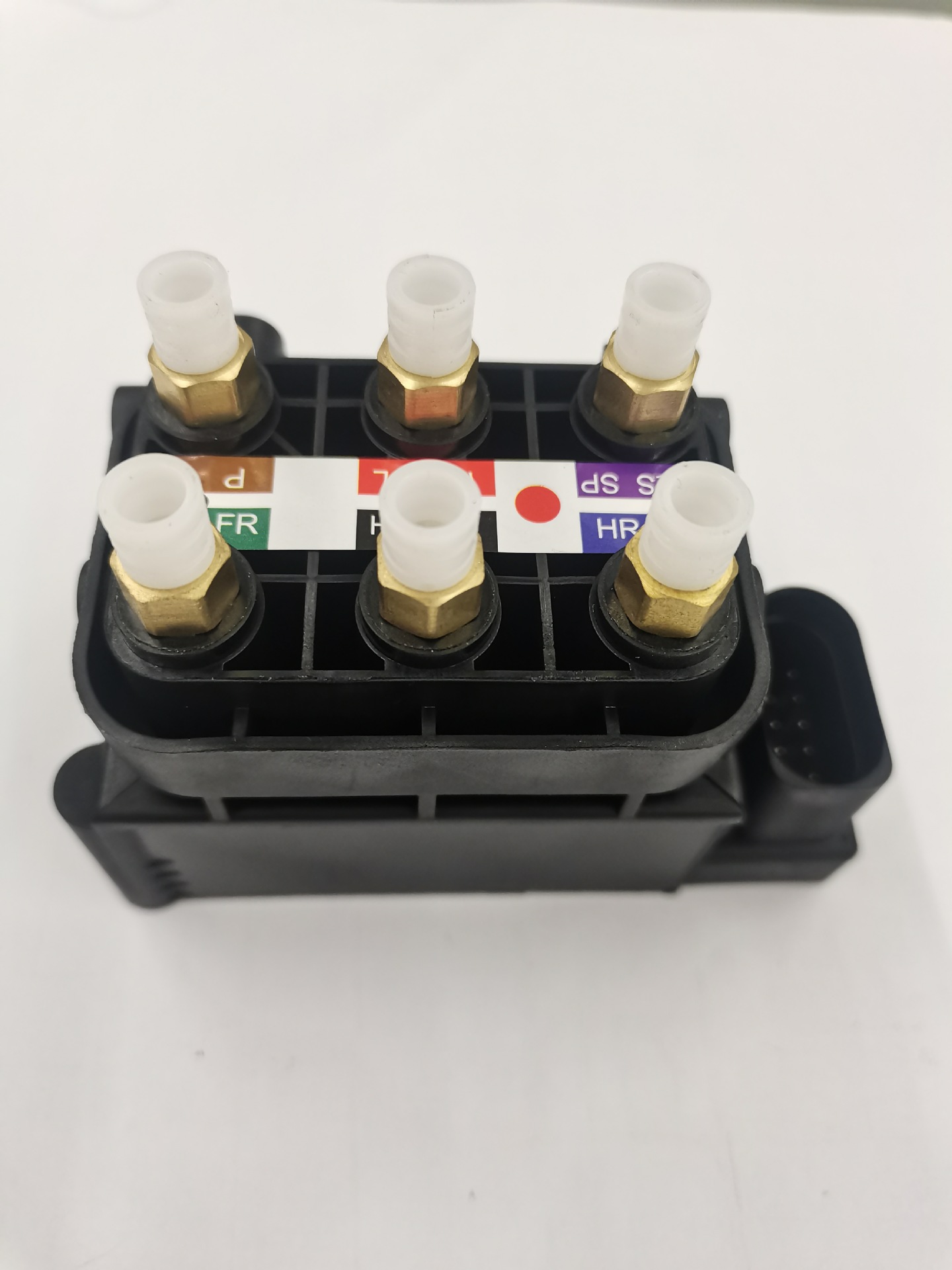 4F0616013 Distribution Valve Is Suitable for Audi A8D3A6C6 Phaeton 3D0616013 Bentley Gt Source Manufacturer