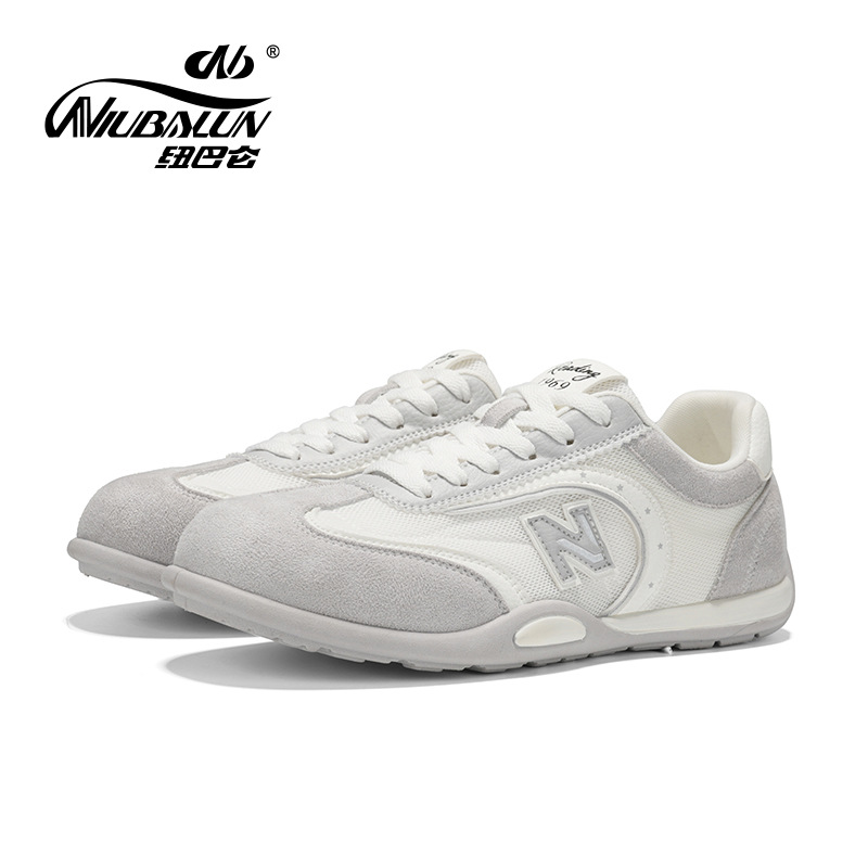 Wow, new fashionable versatile casual shoes with thick soles from Putian, flat casual shoes, German training shoes, white sneakers, N-style women's shoes