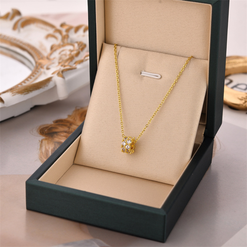 Collar de acero de titanio para mujeres simple y versátil estilo ligero de lujo nicho diseño de alta calidad no decoloración joyería de cadena de clavícula al por mayor