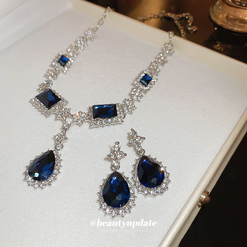 European and American geometric diamond necklace and earrings set, personalized clavicle chain, niche retro water drop light luxury design necklace