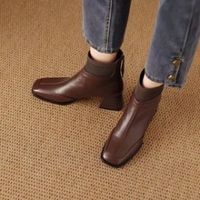 棕色复古时尚粗跟方头短靴2025女秋冬中高跟针织毛线口时装瘦瘦靴
