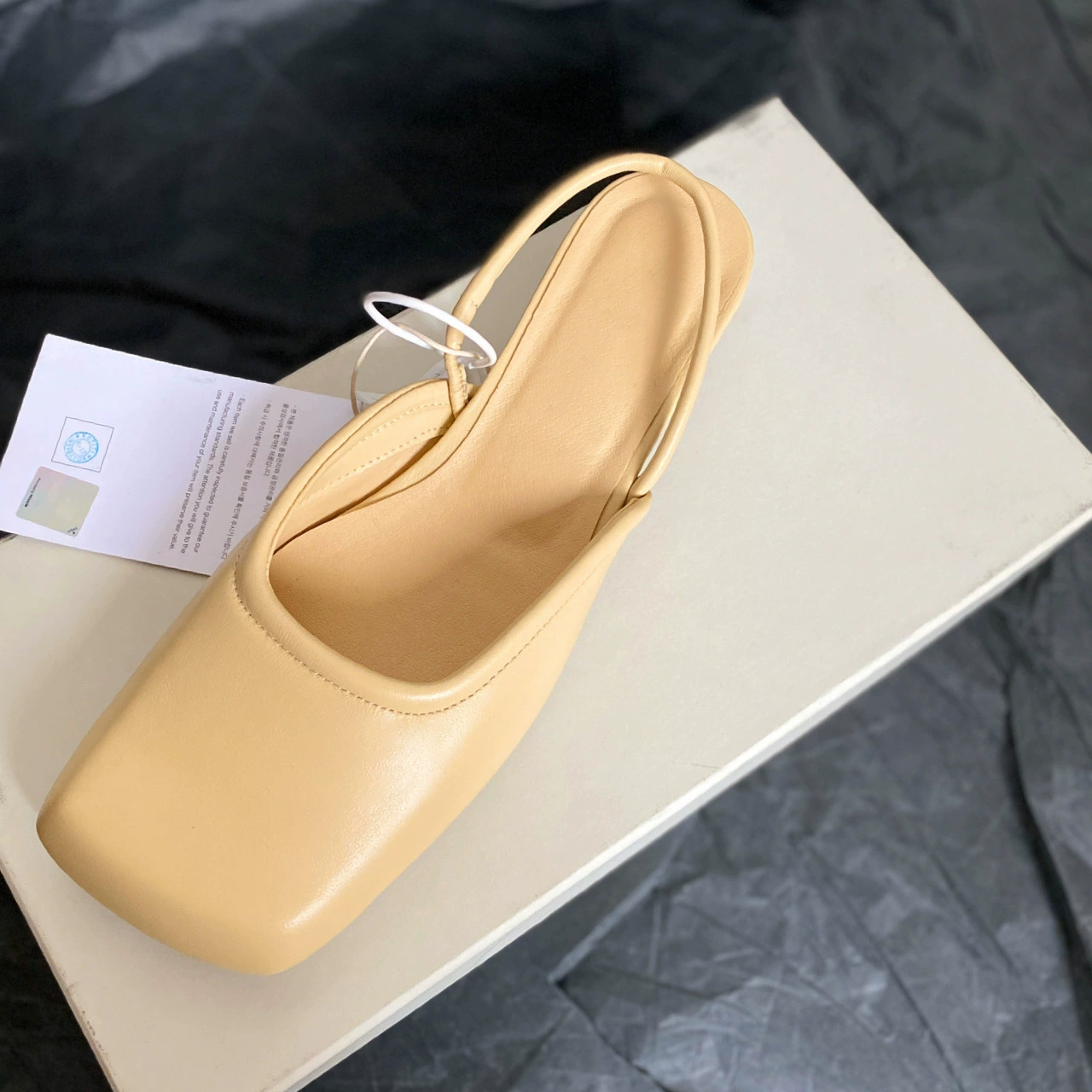 Версия из воловьей кожи ~ 2025, новый стиль, сандалии из натуральной кожи на одном ремешке для женской летней верхней одежды, сандалии и тапочки на толстом каблуке с низким каблуком