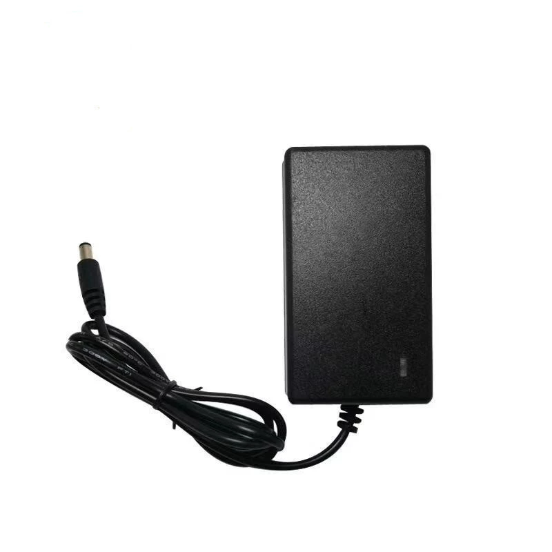 Зарядное устройство для аккумулятора 6V/12V универсальное, несколько выходных токов 700–2000 мА, компактный размер 85×50×30 мм