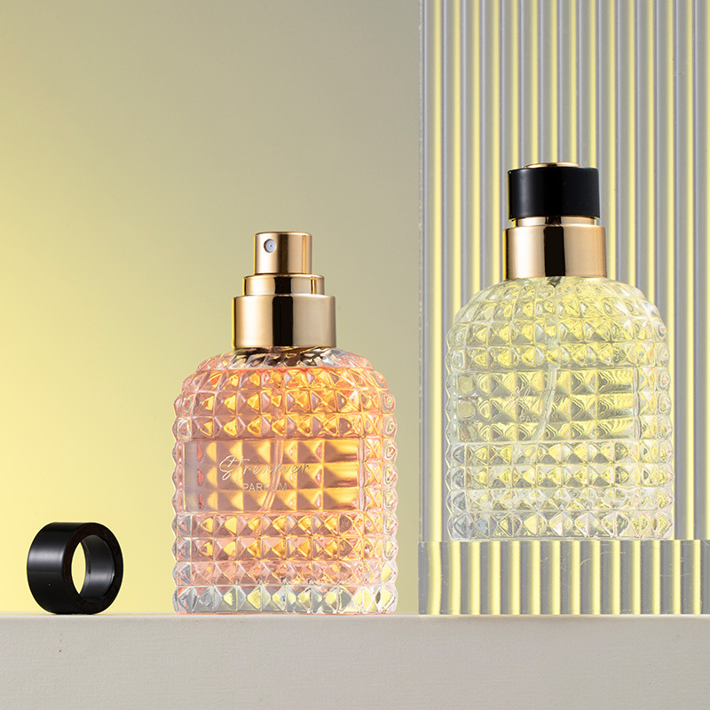 Fashionable women's fresh perfume with a light fragrance, long lasting light fragrance