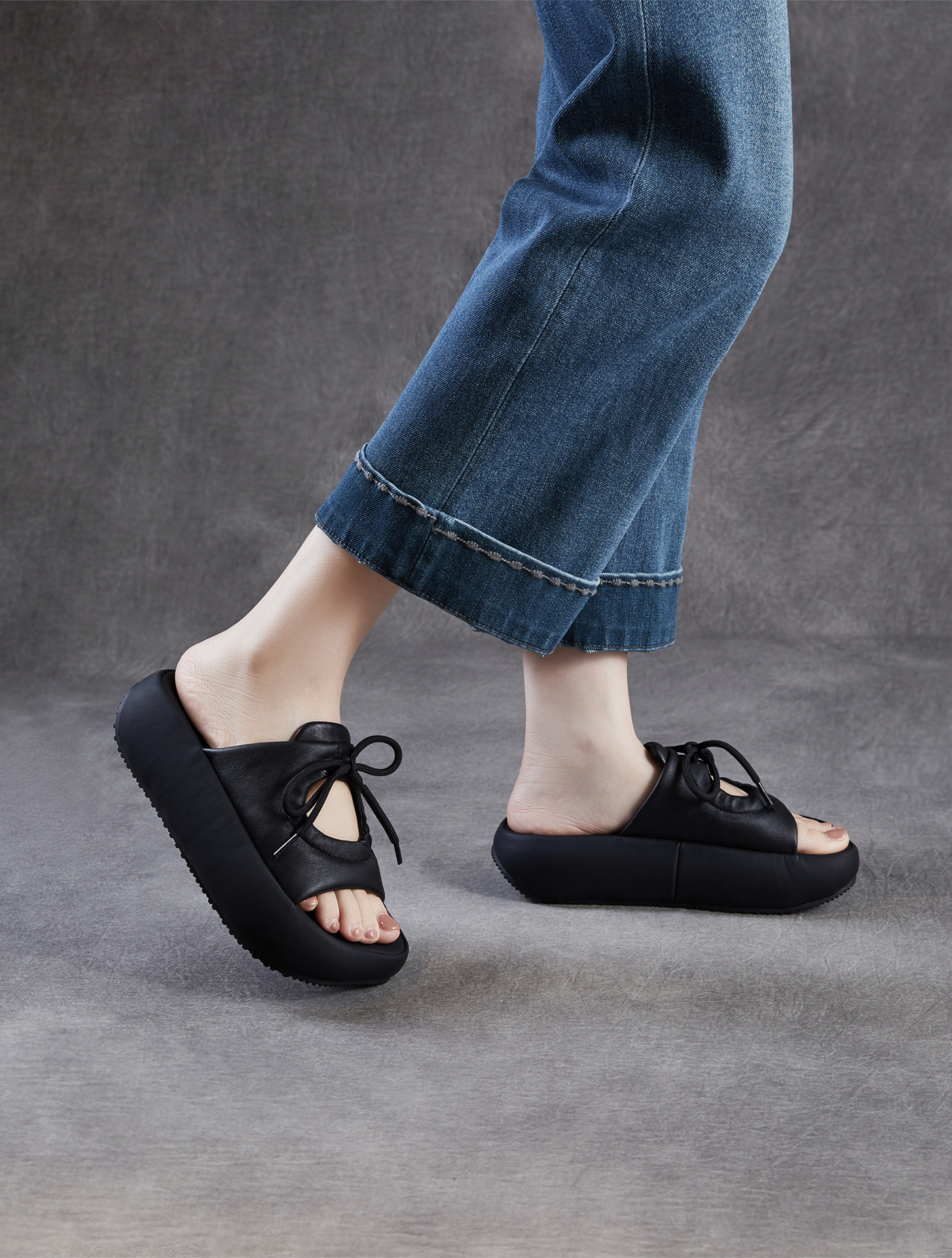 Dép sandal nữ quai chữ V đế dày phong cách Hàn Quốc, buộc dây hở mũi, form bánh mì — màu đen, trắng ngà chi tiết 9