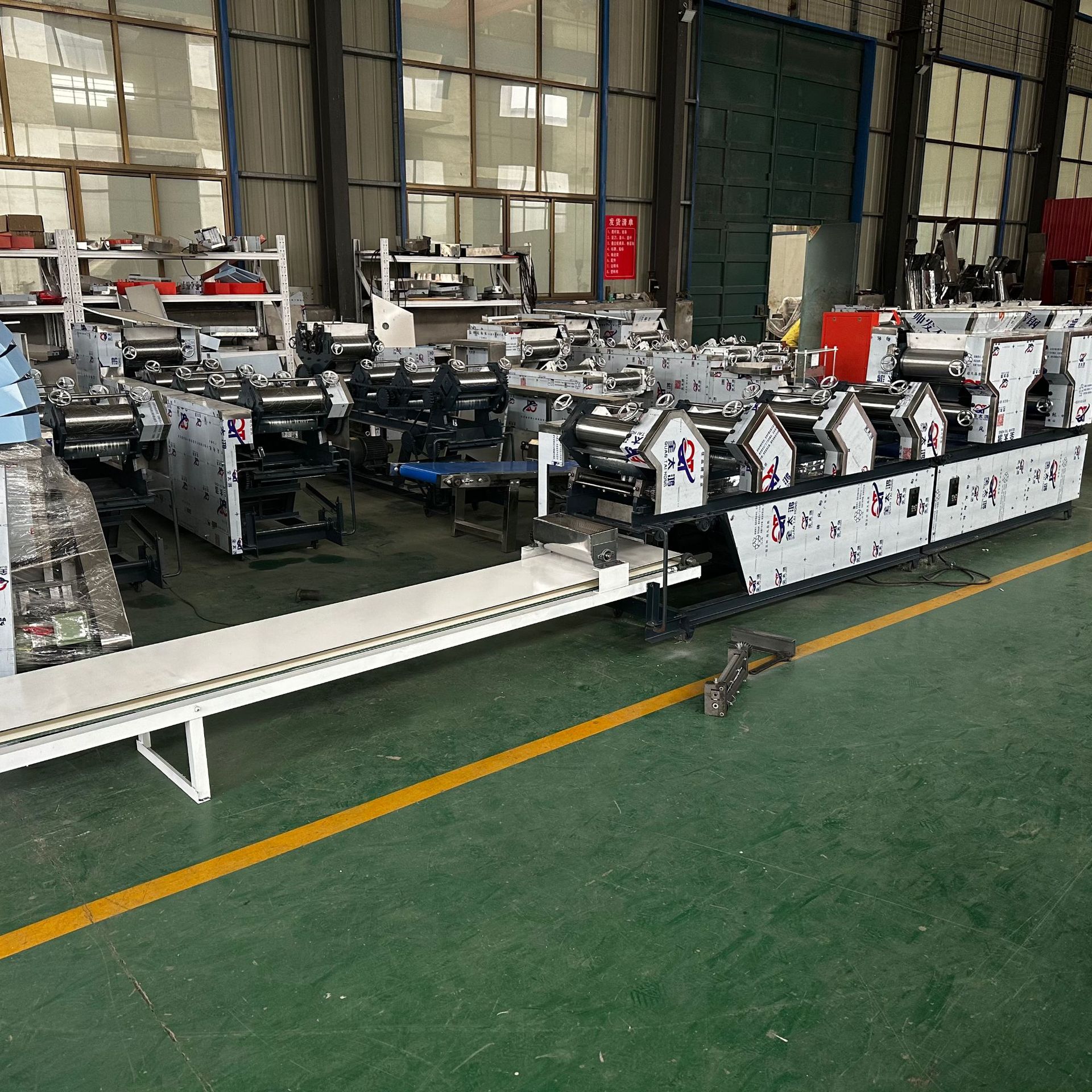 汇宇压面机大型多功能商用鲜湿面条叠皮一体机全自动爬杆挂面机