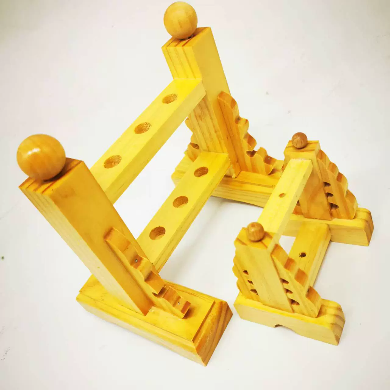 Деревянная подставка для пятицветного флага в форме лестницы, треугольный флаг в форме Будды, деревянная основа, пятицветный флаг, пятиконечный флаг, подставка для флагштока с 3 отверстиями