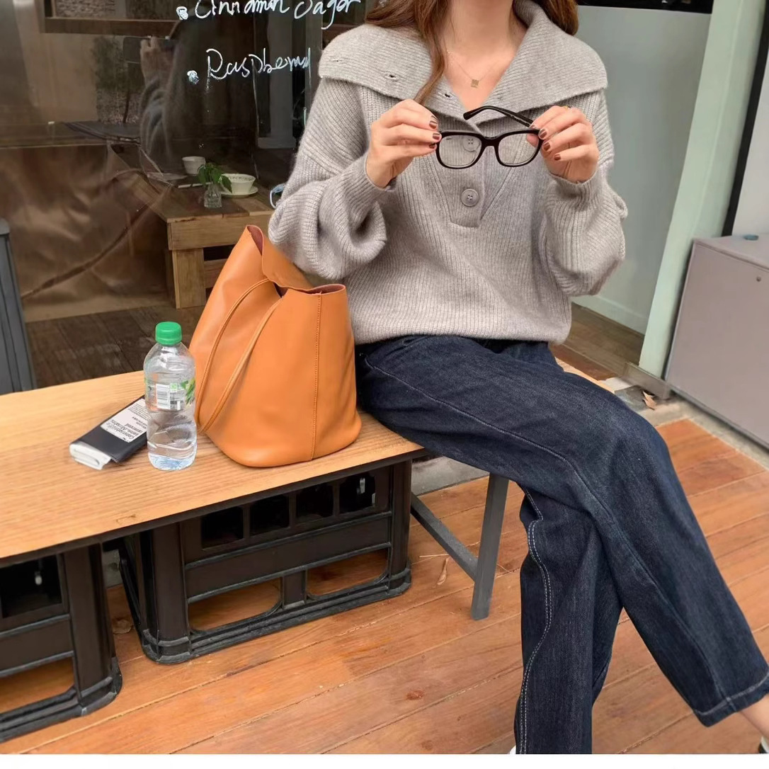 Suéter de moda de estilo suave popular de este año para mujer 2025 otoño e invierno nuevo top de reducción de edad súper atractivo image 5