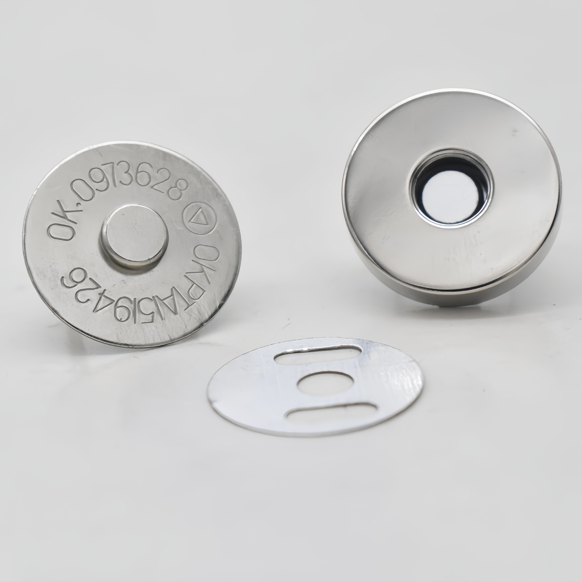 厂家现货14mm和18mm大铁磁扣鸡眼磁扣优惠价强磁磁钮箱包磁铁扣