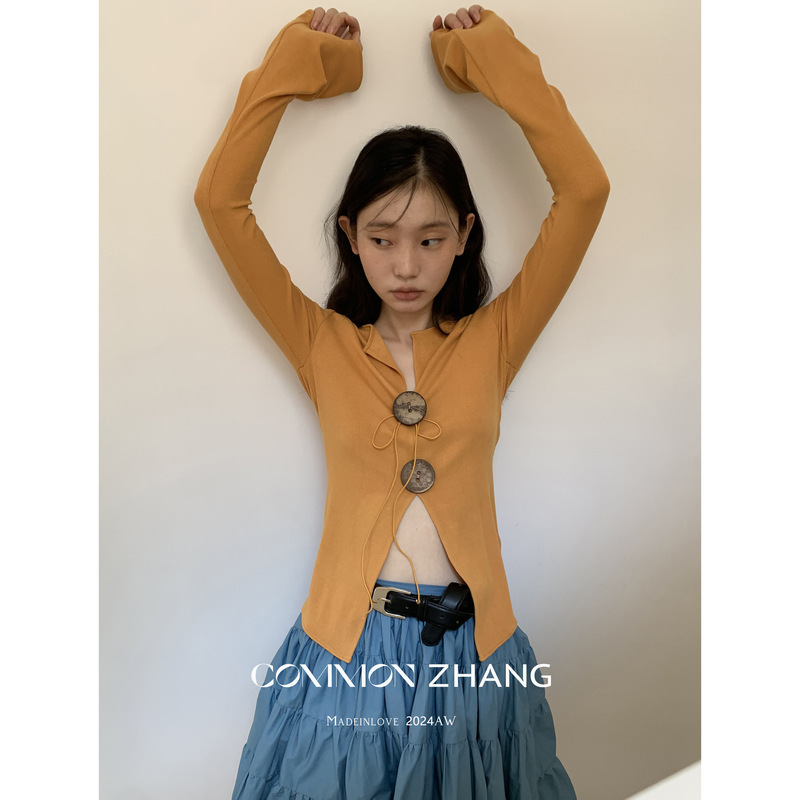 Cz Zhang Autumn Niche Sexy French Socialite Lace-Up Resin Button V-Neck Sexy Knitted Sweater for Women A33310