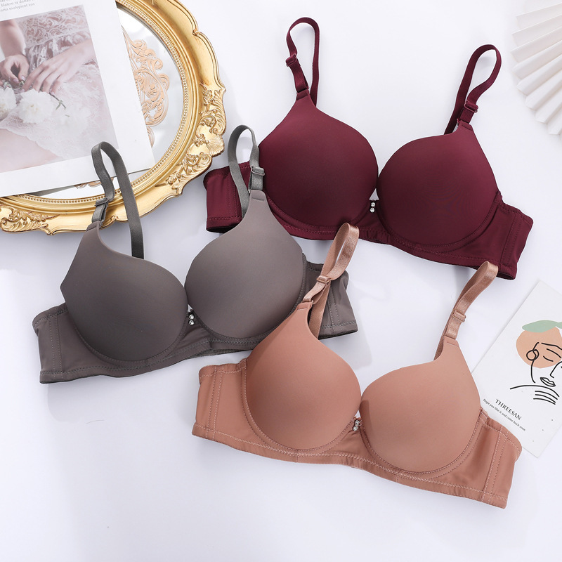 工場の現物の小胸を厚くして、ブラジャーを持っています。|undefined