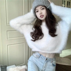 デザイン感が小さい人たちはミンクのベルベットの柔らかいモチモチのセーターの女性の秋冬の優しい風の短い長袖のニットの上着の潮をまねます。