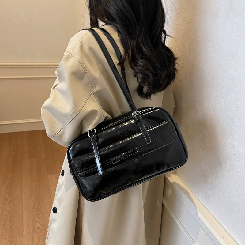 Retro capacious shoulder bag, one-shoulder bag for leisure