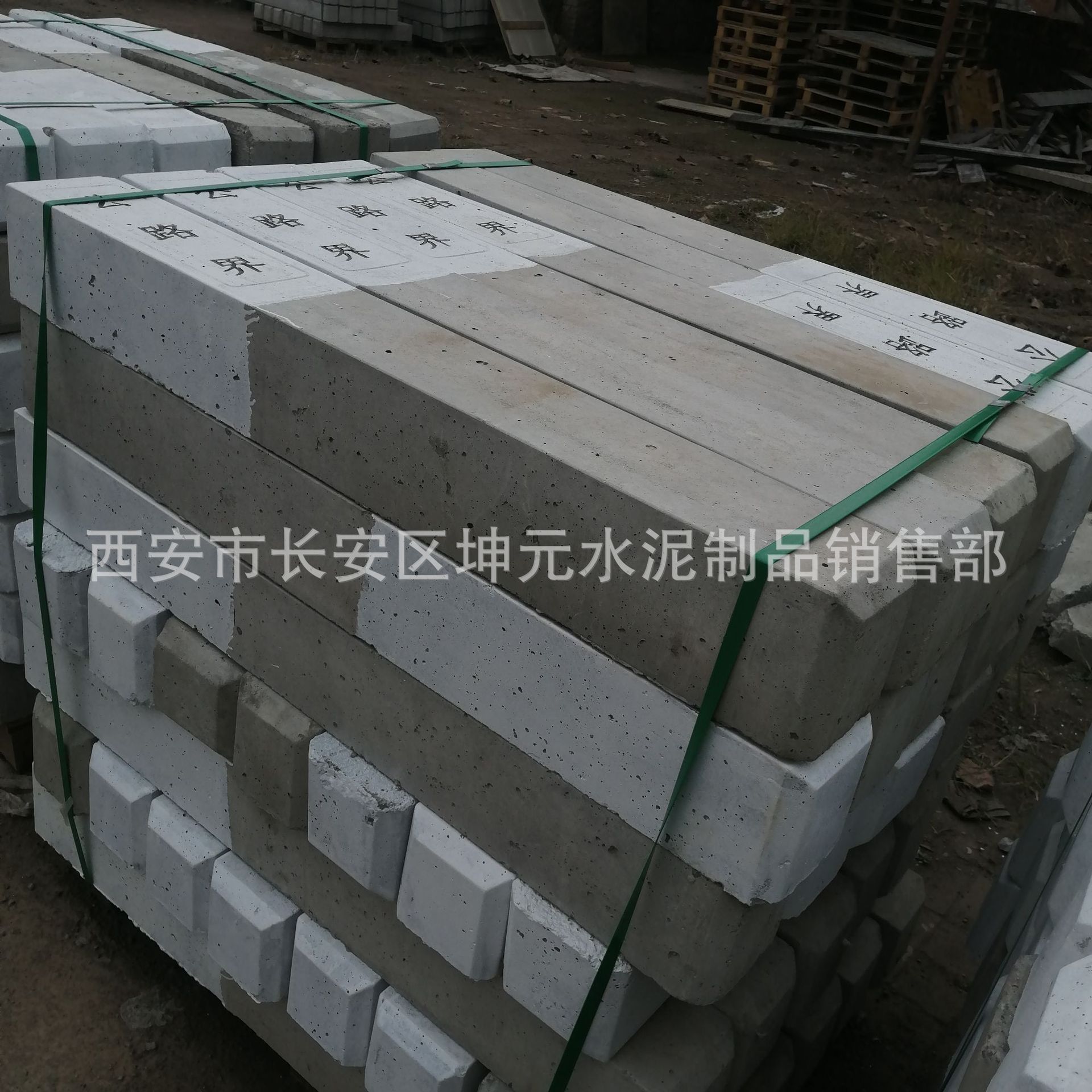 A西安商洛安康铜川混凝土公路界碑厂家批发公路界碑百米桩里程碑
