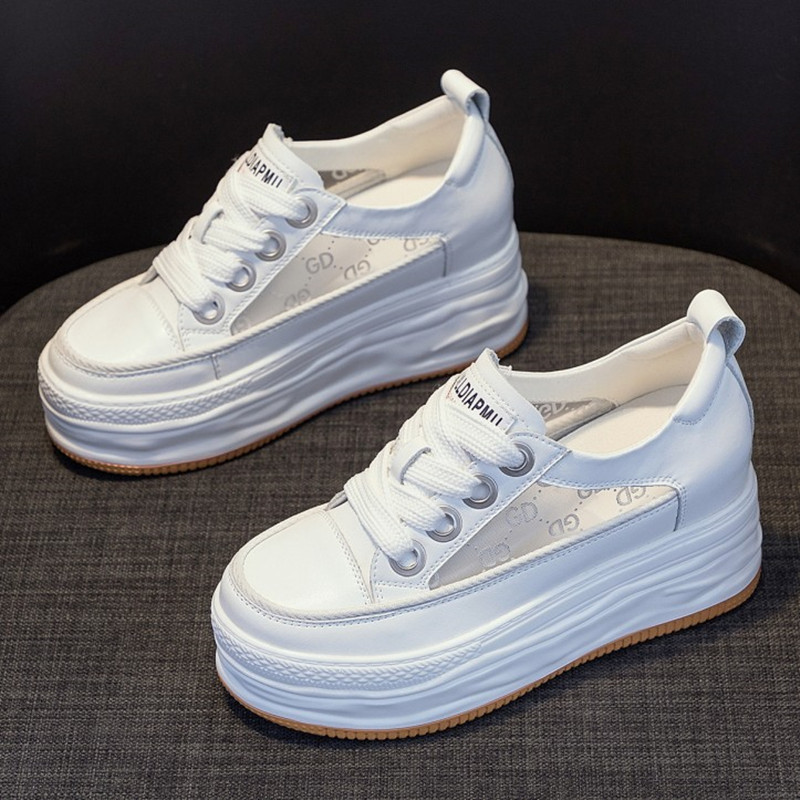 Breathable white sneakers for leisure with hidden heel