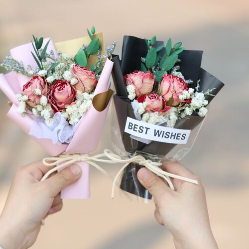 Valentine's Day Eternal Flower Gypsophila Decorations Mini Fresh-style Bouquet with Dried Roses – Exquisite Mini Gift Souvenir