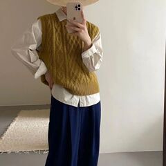 レトロな麻の花のデザイン感のあるニットのベストの女性春秋の新型の韓国系は丸首の袖なしのベストを重ねて上着を掛けます。