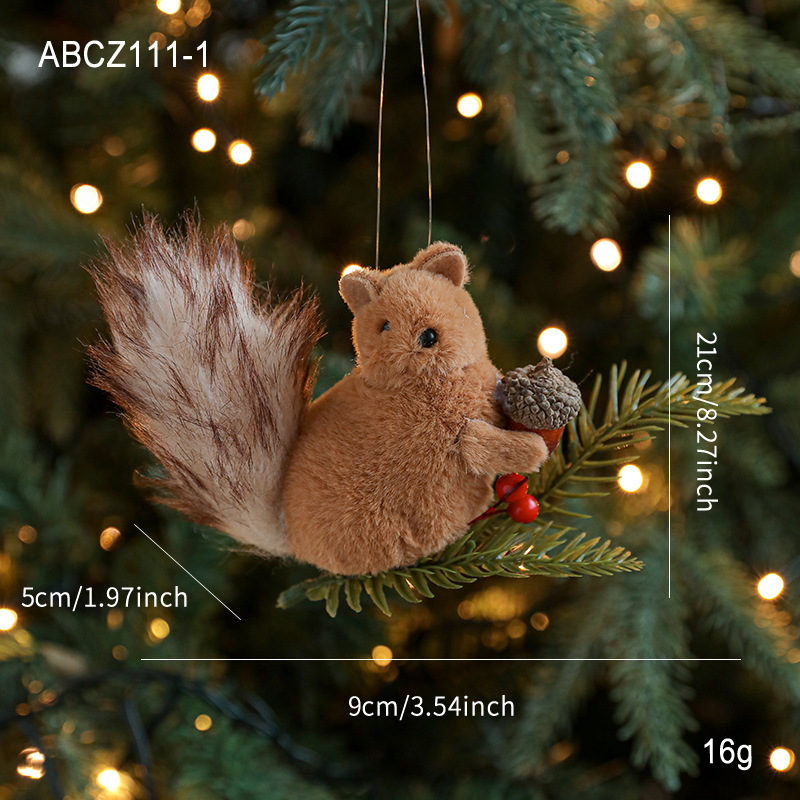 Colgante de ardilla de peluche transfronterizo rama de pino muñeca de dibujos animados decoración del árbol de Navidad decoración de escritorio colgante en stock