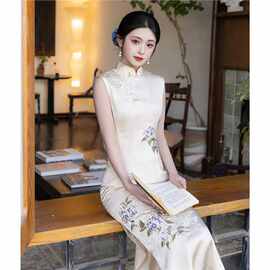 高端刺绣无袖旗袍新款改良女夏季新中式国风连衣裙订婚礼服白色