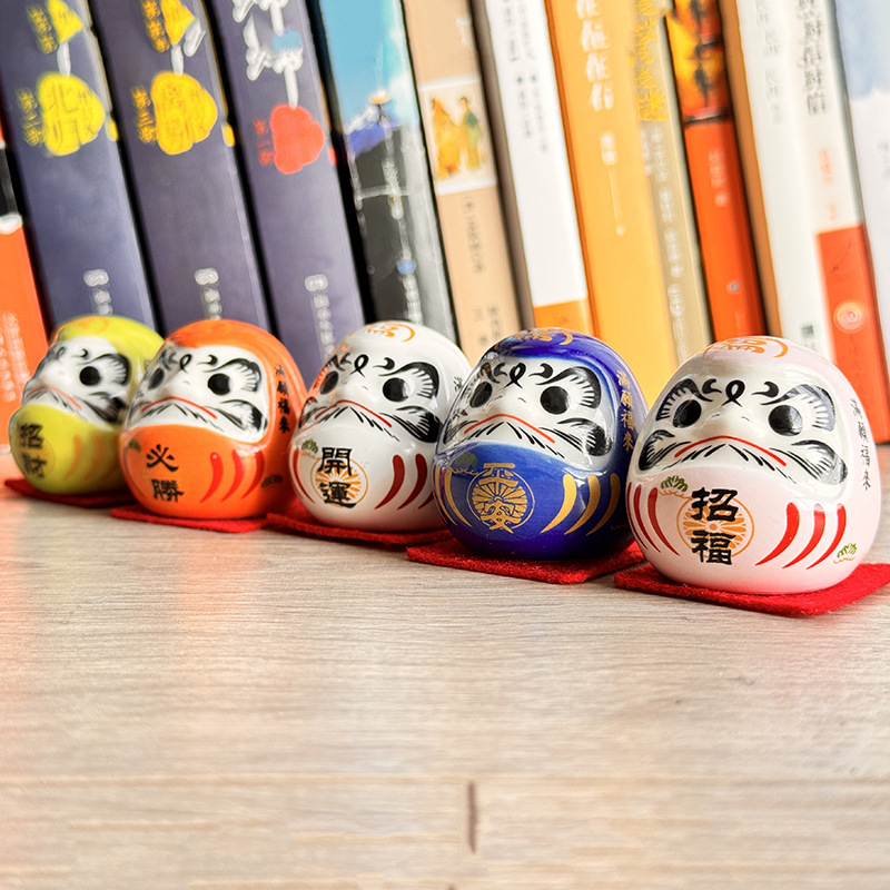 Estilo japonés Damo decoración de cerámica Japonesa Damo huevo suerte Damo pequeño tamaño mini gato afortunado decoración del coche