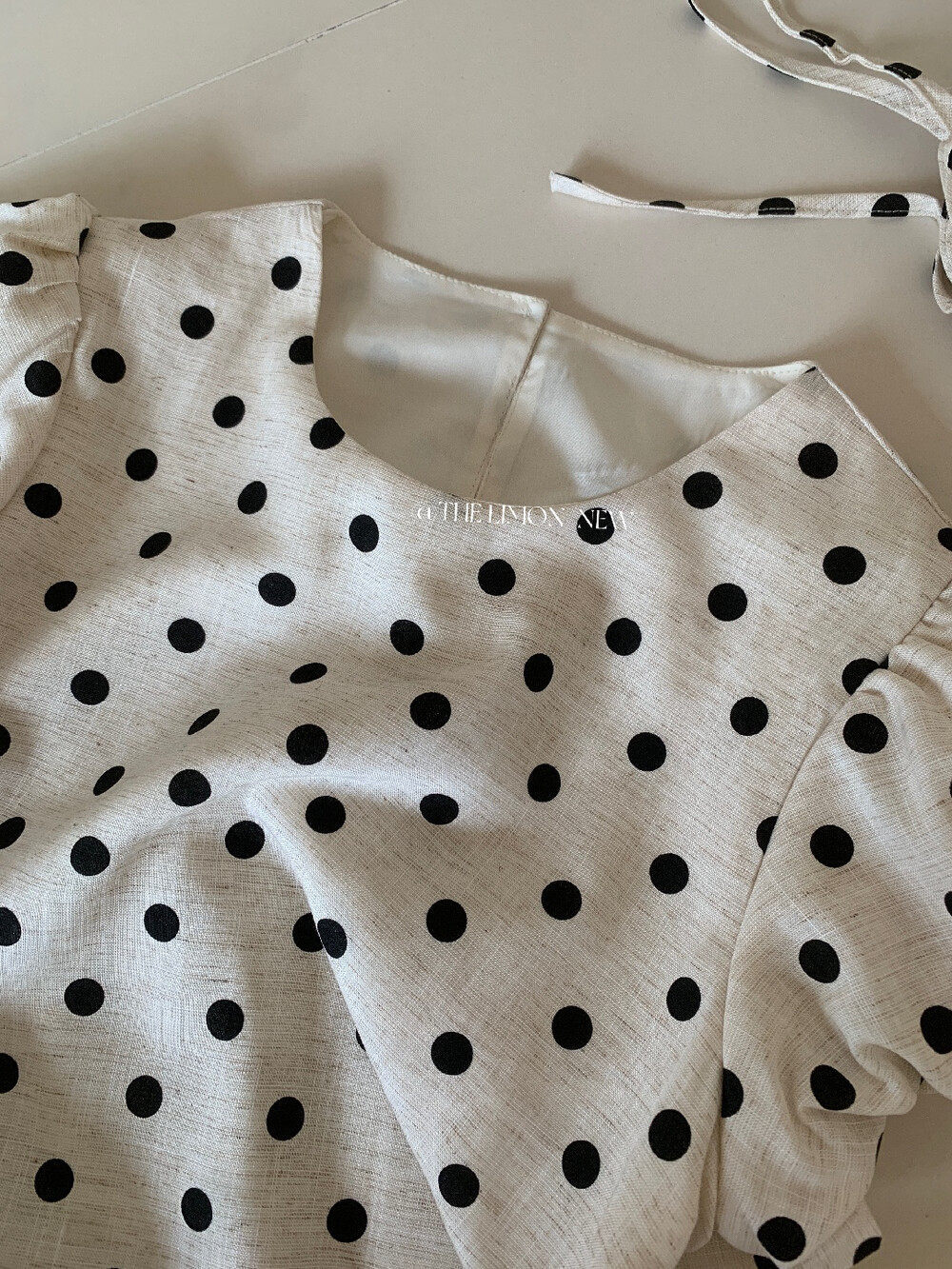 Đầm maxi nữ chất liệu tencel linen chấm bi tay bồng cổ điển — Gai mè chi tiết 38
