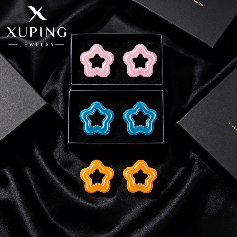 Xuping verano pernos de cerámica de dopamina simple flores huecas pequeñas orejetas frescas de moda diaria pendientes compactos