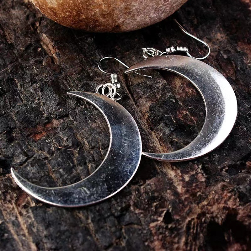 1 Pair Retro Moon Plating Metal Drop Earrings display picture 3