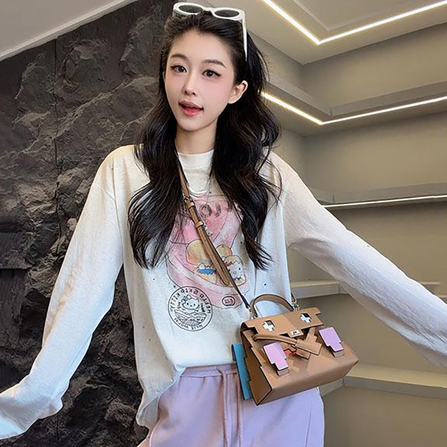 欧时尚洋气印花烫钻长袖T恤女6春夏新休闲宽松打底衫衣