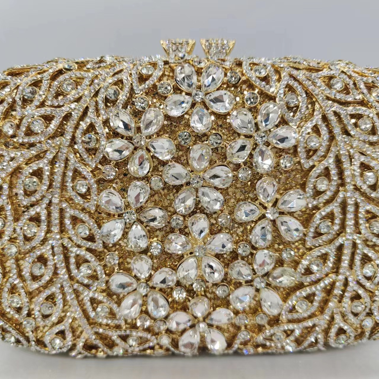 Transfronterizo nuevo paquete de cena de moda con diamantes goteo de flores de ciruela europea y americana banquete de diamantes lleno embrague nuevo duro