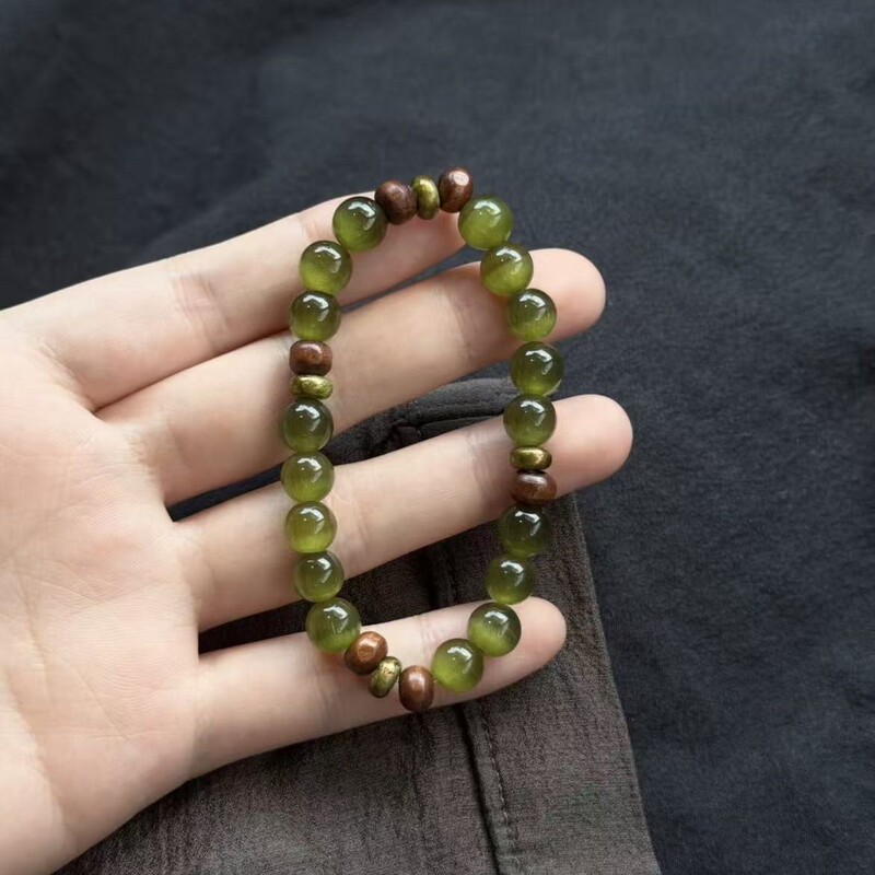 Green moss bracelet with wooden beads is a simple and versatile accessory for daily wear, a perfect Valentine's Day gift Green moss bracelet with wooden beads is a simple and versatile accessory for daily wear, a perfect Valentine's Day gift