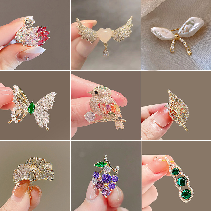 Elegáns pillangó bross nyakrögzítővel ruhaigazításhoz_voghion.com