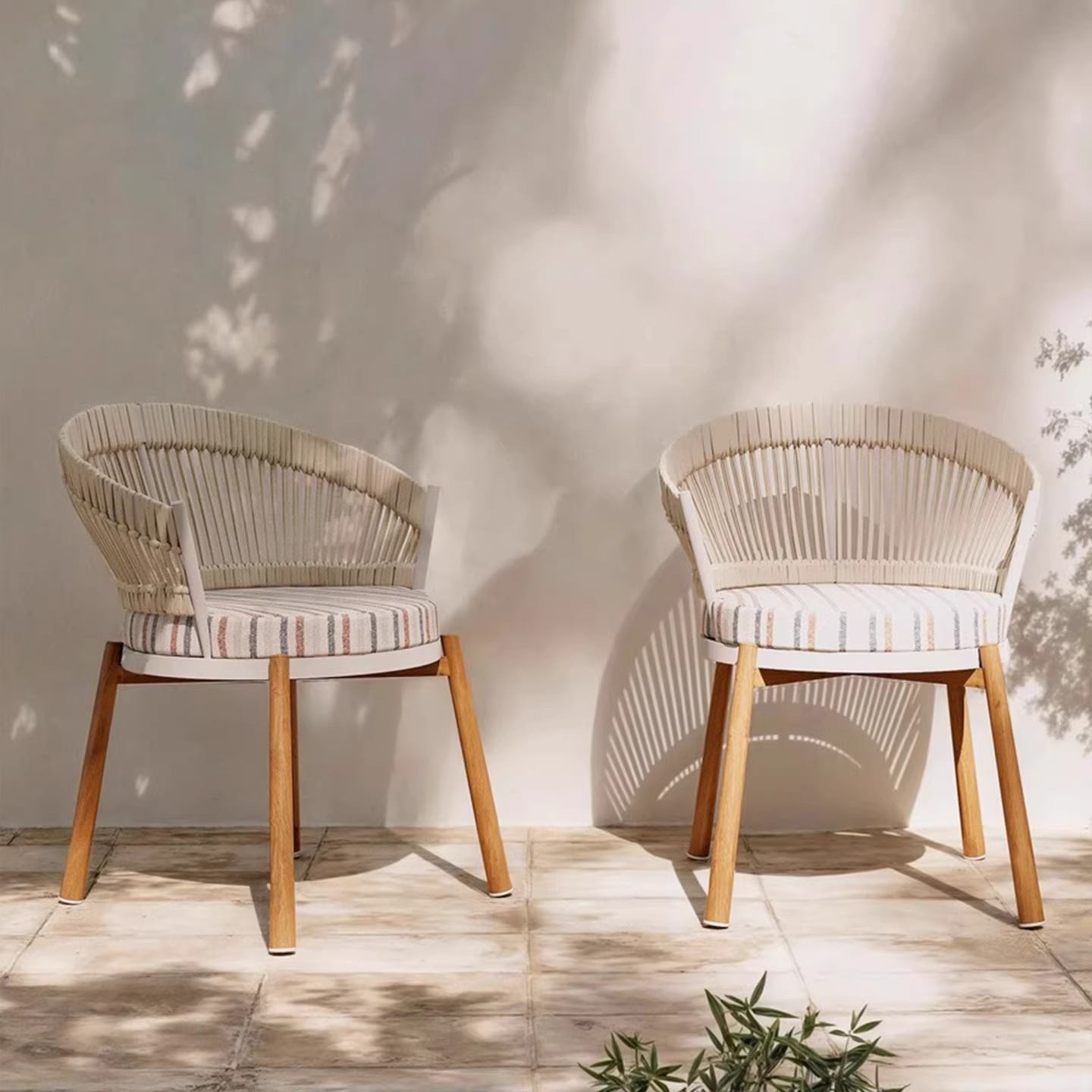 Silla de mecedora de caña balcón pequeño sofá al aire libre mesa de té combinación al aire libre tres piezas set perezoso patio muebles de jardín