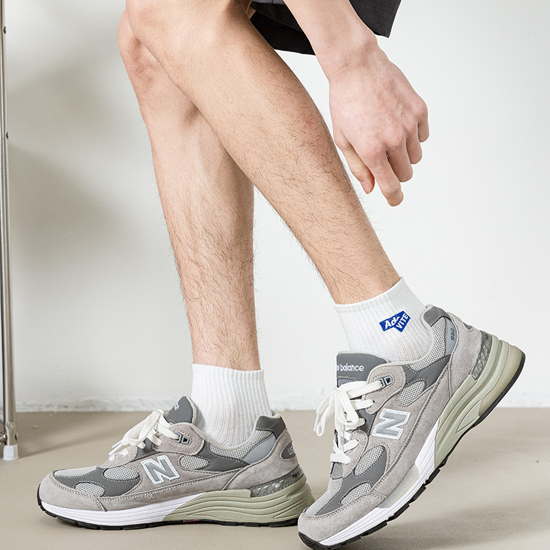 Algodón de color sólido primavera y verano unidireccional botón calcetines bordados letras rayas absorben sudor en el deporte de tendencia