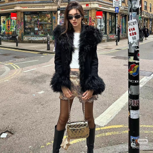 European and American-style Niche Design Black High-end Fashionable Large Lapel Stitching Fur Collar Slim-fit Short Autumn and Winter Coat for Women