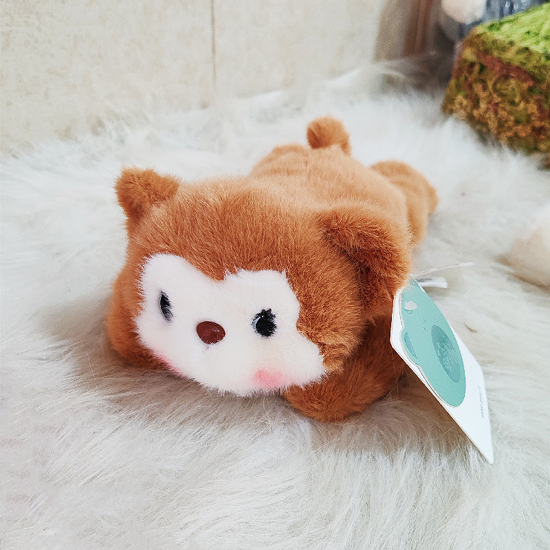 Linda mesa de puff de leche con adornos de muñecas, juguetes de peluche con muñecas, pequeños perros de leche, gatos de leche, regalos de cumpleaños para niños